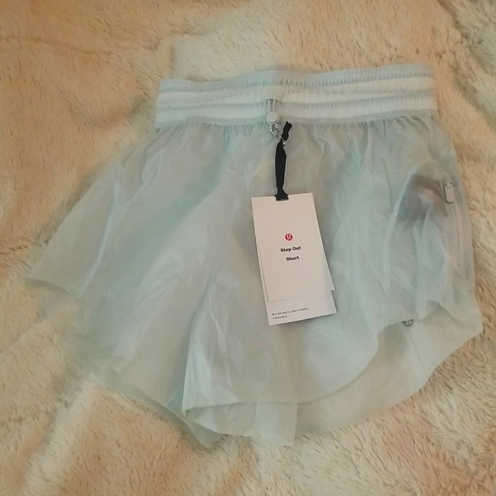 Lululemon Step Out shorts size 6